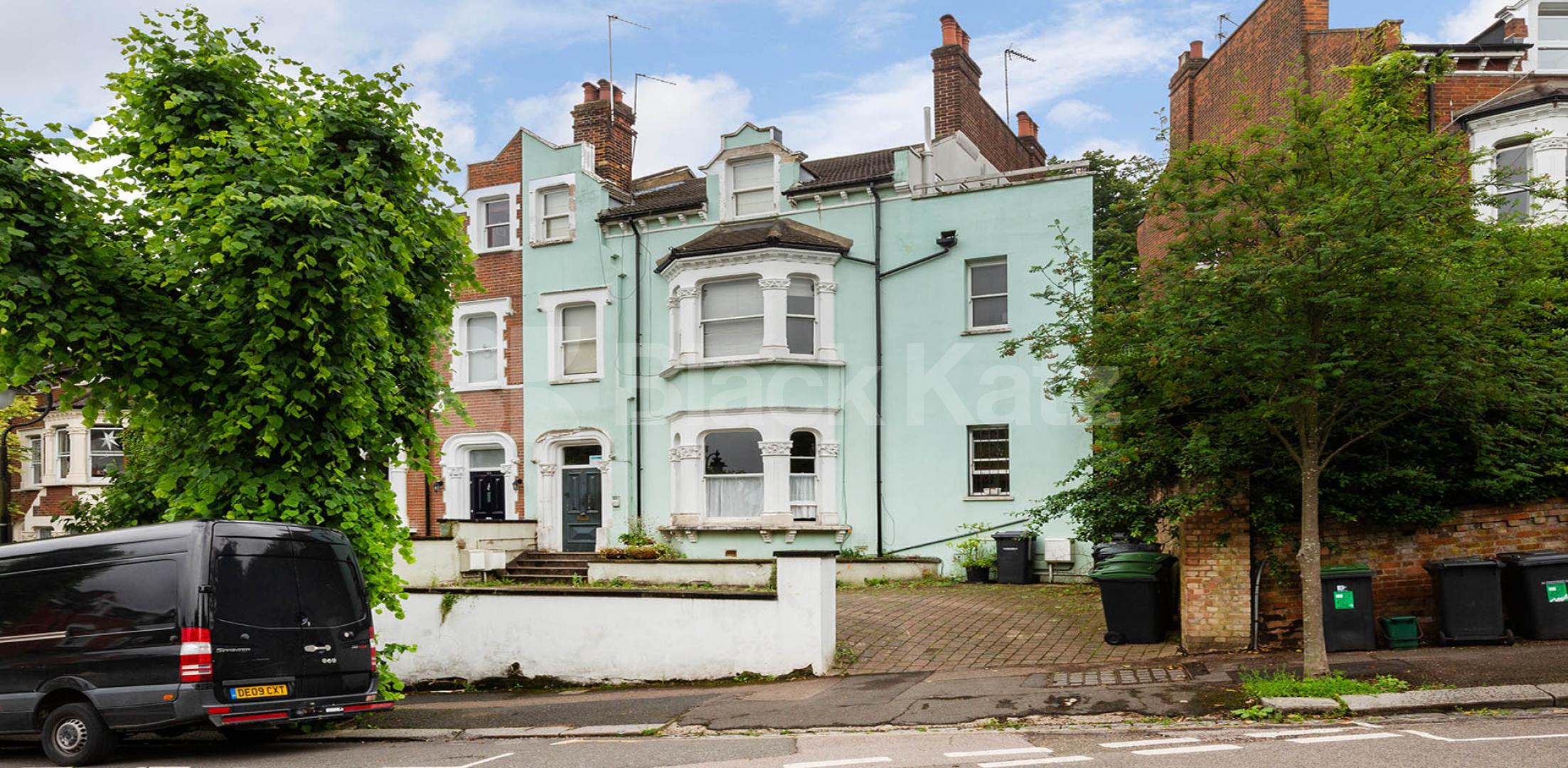 			Studio Apartment, 1 bath, 1 reception Studio			 Cromwell Avenue, Highgate